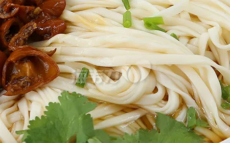 鸡肉炒乌冬面的家常做法