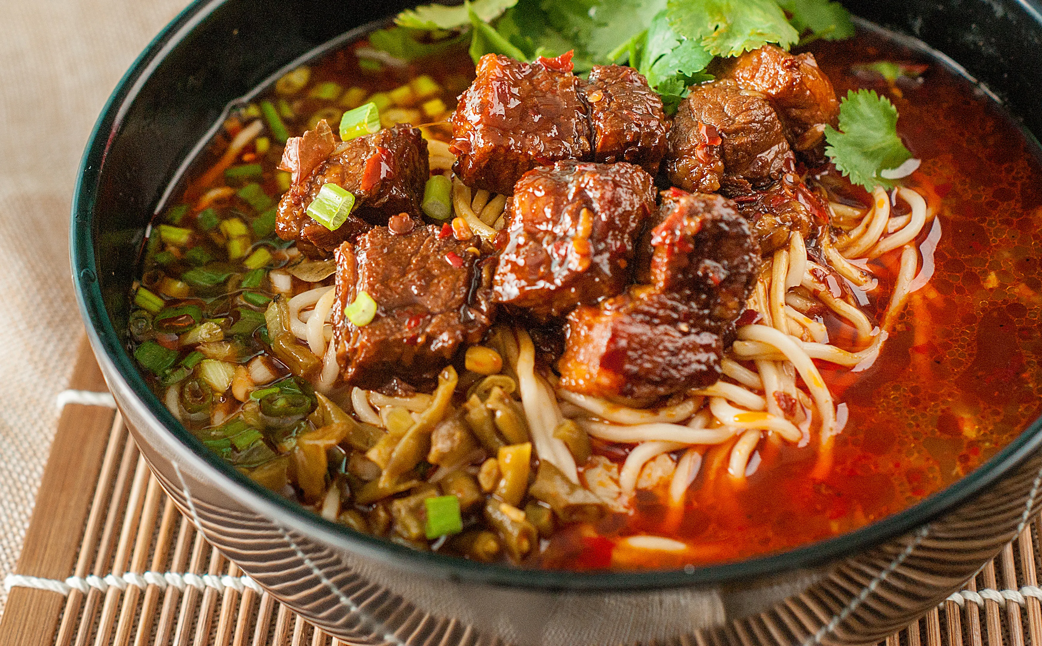 牛柳酸辣面,牛柳酸辣面的做法