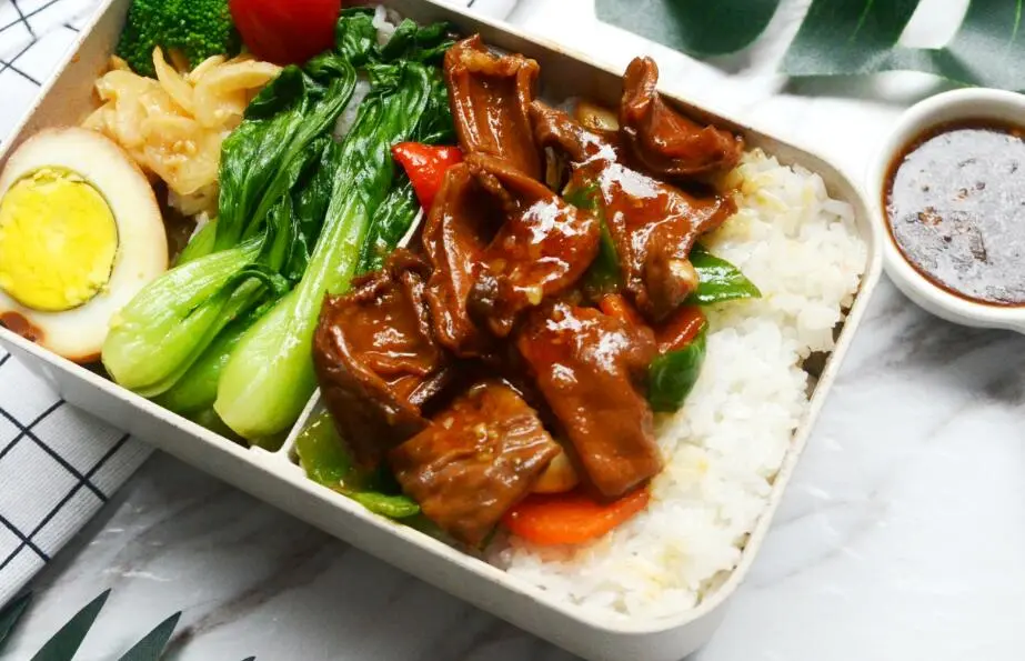 腊肉腰果饭的做法步骤