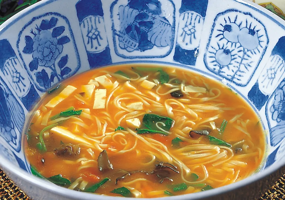 豆皮洋葱海鲜面的做法