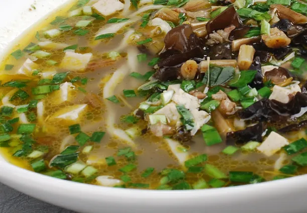 牛肉豆干炸酱面的做法