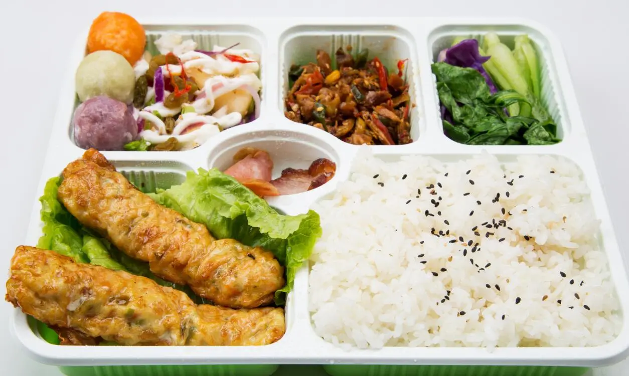 肉末豆角盖浇饭