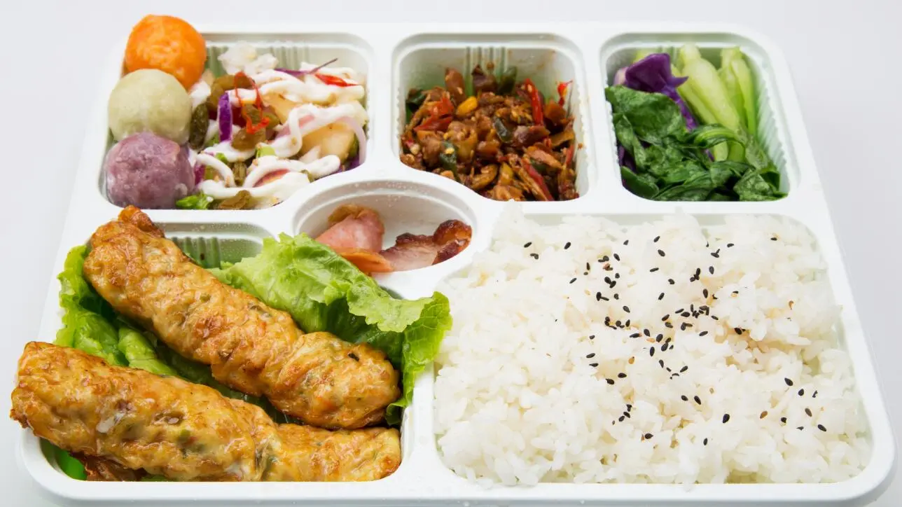 蔬菜蘑菇丁盖饭