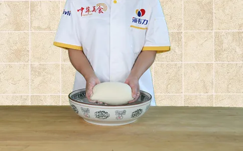 光滑的面团,馒头怎么样做
