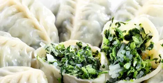 韭菜鲜鱿水饺的做法步骤