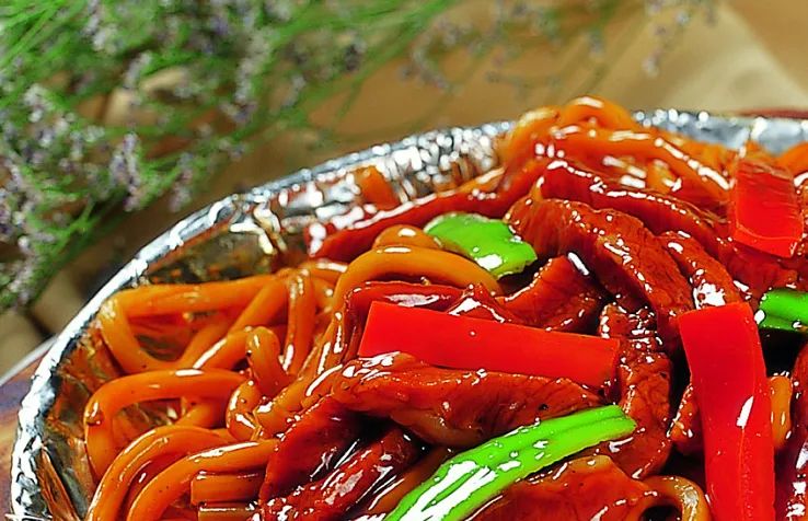 葱爆羊肉炒面的做法