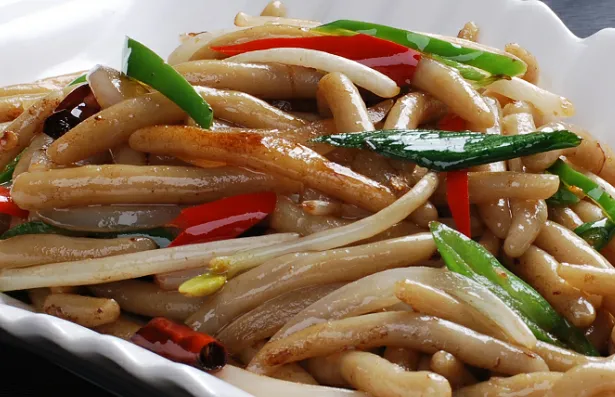 枸杞肉丝炒面的做法